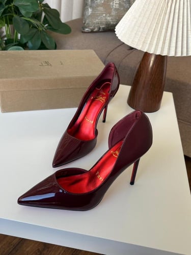 كعب ماركة كريستيان لوبوتان