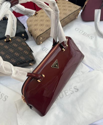 شنط GUESS مثالية للمشاوير اليومية والمناسبات