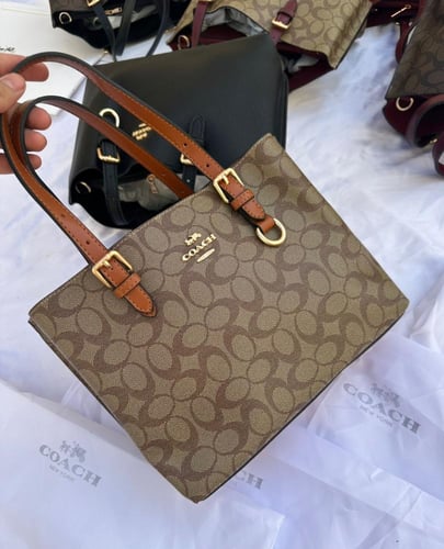 شنط كوتش الأيقونية