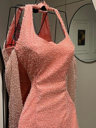 فستان وردي مطرز بلولي وخرز