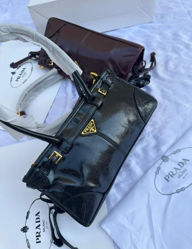 شنطة Prada عصرية