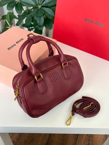 حقيبة ميو ميو