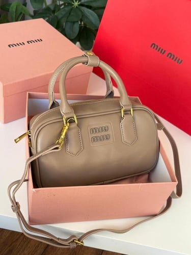 حقيبة ميو ميو