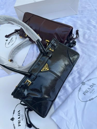 شنطة Prada عصرية