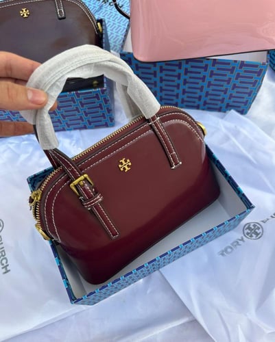شنطة Tory Burch بتصميم أنيق وعصري
