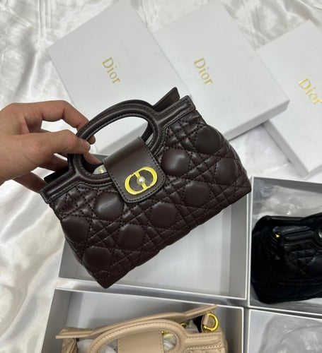 شنط ديور مع جميع الملحقات