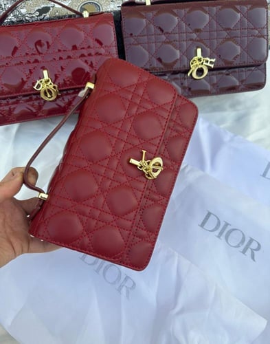 شنطة يد من ديور