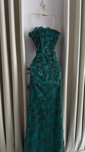 فستان سهرة أخضر مطرز