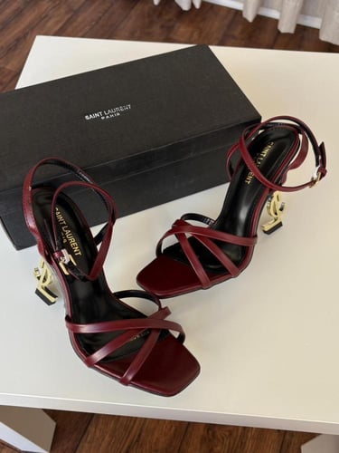 كعب سان لوران