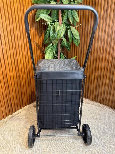 عربة تسوق قابلة للطي مع كفرات بألوان مختلفة