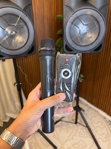 طقم سماعات احترافي للقاعات الكبيرة