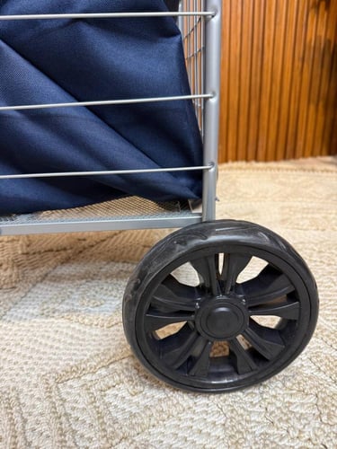 عربة تسوق قابلة للطي مع كفرات بألوان مختلفة