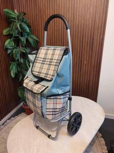 عربة تسوق بعجلتين ونقشات متعددة