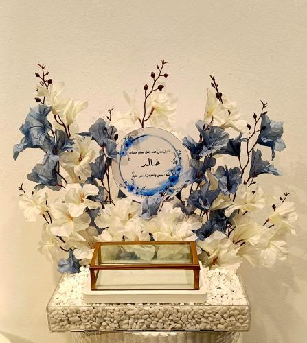 Clear stand with cash box, with cash box, with art...