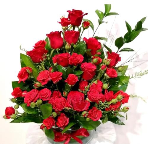 Clear oval vase with natural red rose