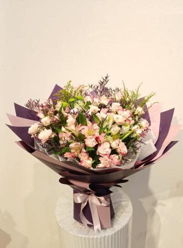 Baby Rose bouquet with Estemaria
