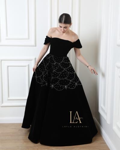 فستان اسود مميز