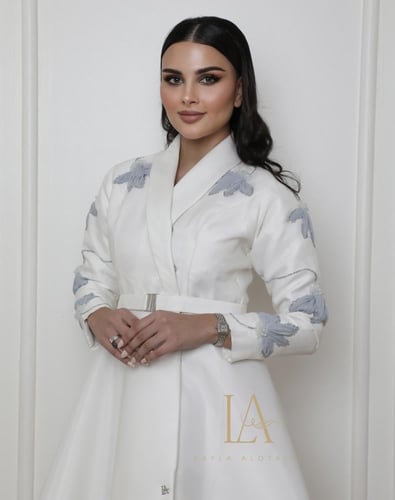 فستان اوف وايت