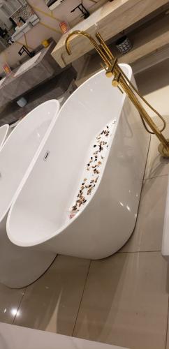 مغطس كلاسيك بيضاوي لون ابيض بدون خلاط مقاس ١٧٠ في...