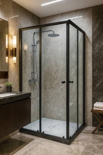 كبينة استحمام مربع سماكة ٨ملم مقاس ١٠٠ * ١٠٠ ستيل...