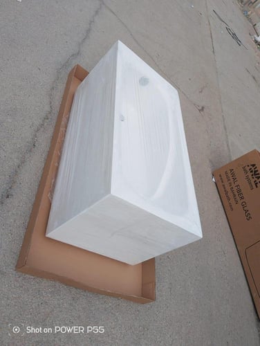 مغطس اكرالك ترون صناعه بحريني مقاس 170*70 مقفل من...