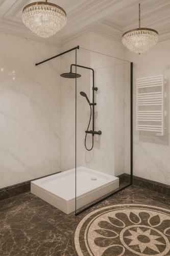 شاور يونكس مقاس 120X70 مستطيل ابيض (بدون الزجاج)