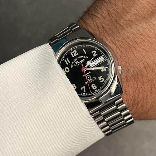 ساعة فنتج ويست اند