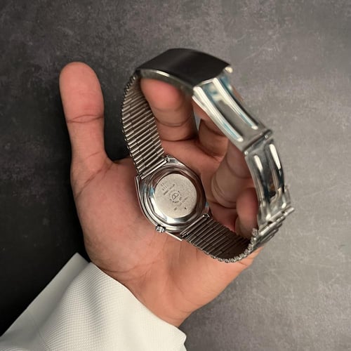 ساعة فنتج ويست اند