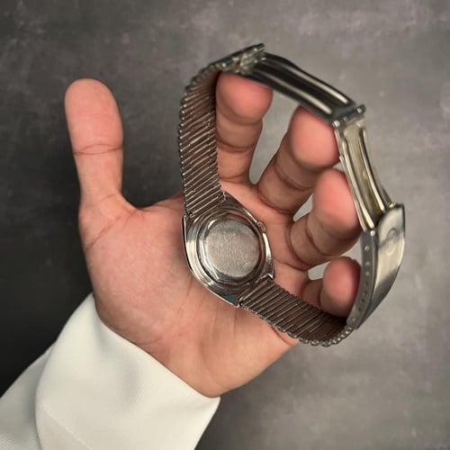 ساعة فنتج ويست اند