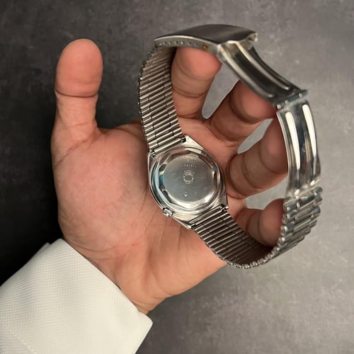 ساعة فنتج ويست اند