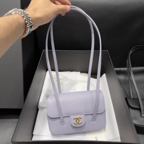 Chanel shoulder size 17cm