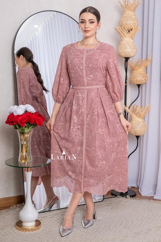 فستان وردي غامق بتصميم زهور انيق - لاريان ستور