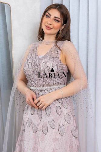 فستان سهره بأكمام طويله من التل مرصع بالفصوص - لار...