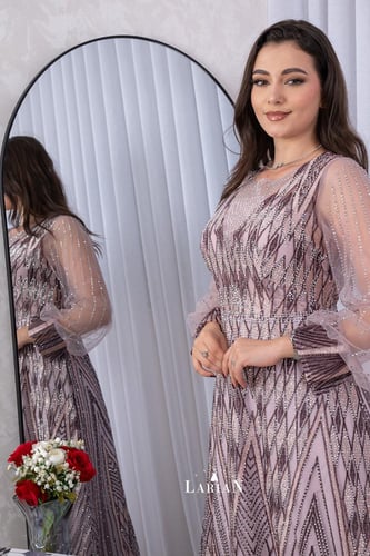 فستان سهرة مرصع بفصوص من الكريستال- لاريان ستور