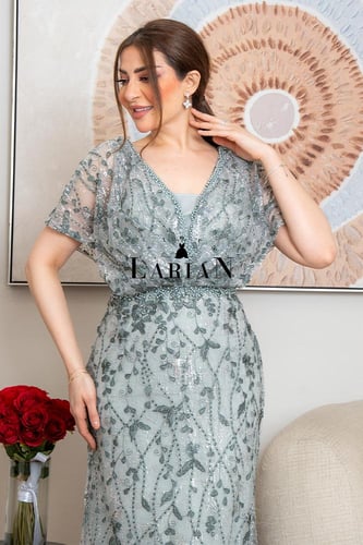 فستان سهره بقصه انثويه حيوي بشجيرات ساحره -لاريان...