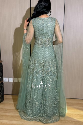 فستان سهره باكمام طويله بلمسه ساحره - لاريان ستور