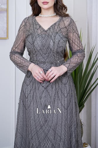 فستان رمادي غامق مطرز بالكامل بقصة فخمة - لاريان س...