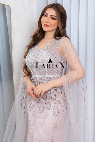 فستان سهره بأكمام طويله من التل مرصع بالفصوص - لار...