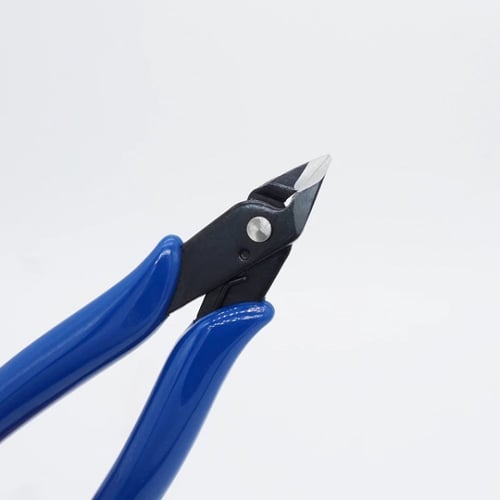 مقص لقطع الوايرات