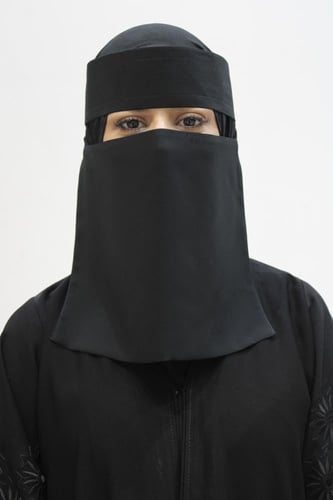 نقاب نيوم وسط