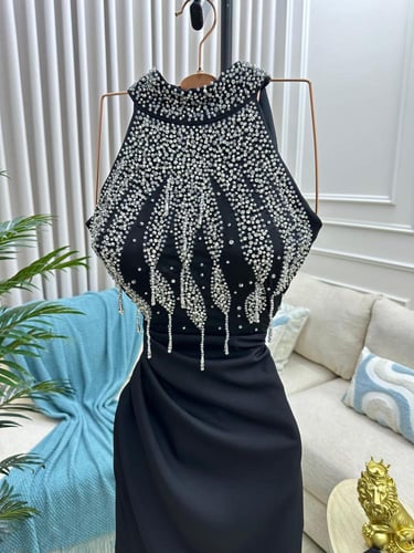 فستان اسماء اسود