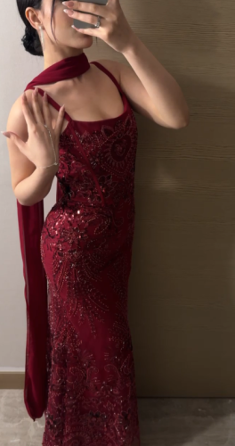 فستان عنابي سهره