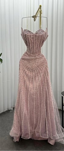 فستان تفته مغطى بتل مطرز