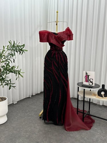 فساتين كلفه مطرز مبطن