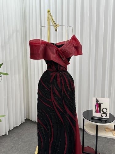 فساتين كلفه مطرز مبطن