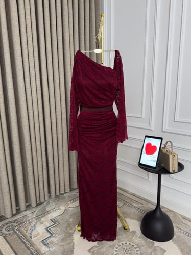 فستان دانتيل عنابي