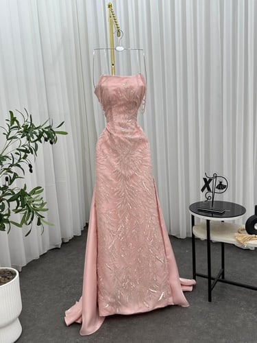 فساتين باربي و تُل مورد