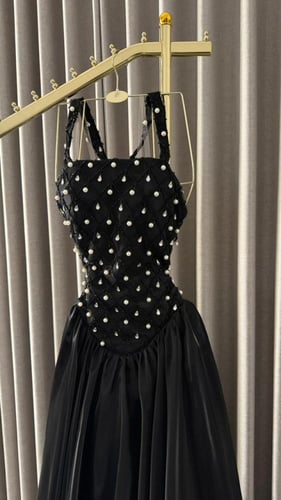 فستان اسود سهره