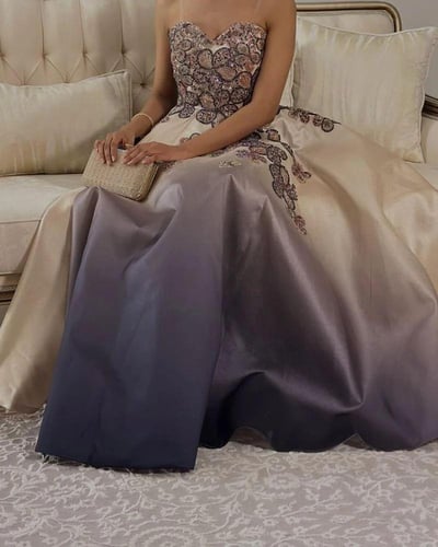 فساتين تطريز نجوم