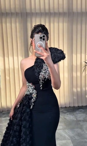 فساتين باربي ورد